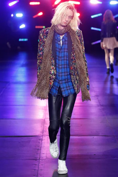 Look 63